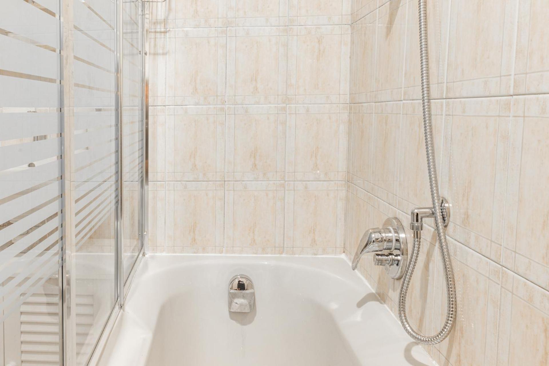 Free Parking - 5 Min By Walk From City Center 코모 외부 사진